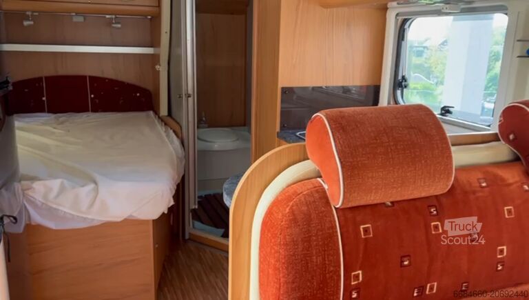 потпуно интегрисани аутокампер Bürstner I684 Aviano