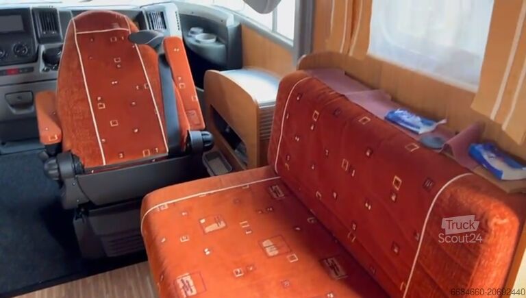 потпуно интегрисани аутокампер Bürstner I684 Aviano
