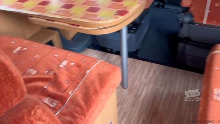 потпуно интегрисани аутокампер Bürstner I684 Aviano