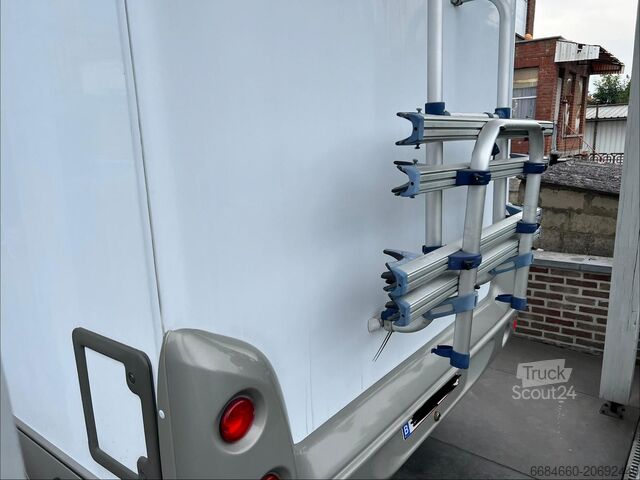 потпуно интегрисани аутокампер Bürstner I684 Aviano