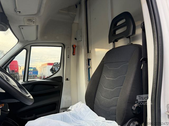 Vrachtwagen met bakwagen IVECO 70C18 HiMatic, Klima, Luftfederung, Lbw 5x units