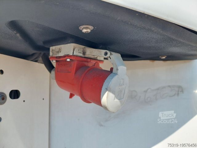 Frigorifik yarı römork SCHMITZ CARGOBULL SKO24 ThermoKing SLXi 300