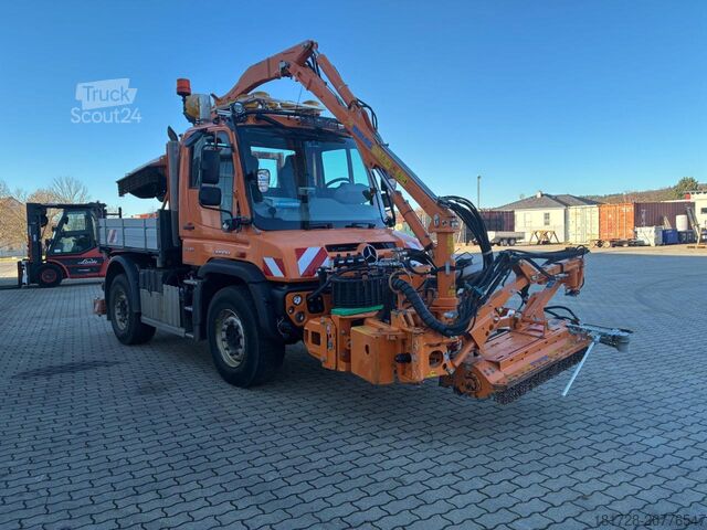 Autre Mercedes-Benz Unimog U 427 mit Mulag Kombinationmähwerk MKM 700