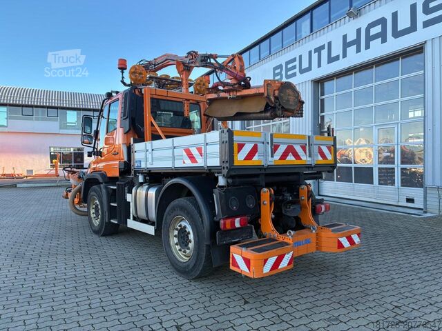 Autre Mercedes-Benz Unimog U 427 mit Mulag Kombinationmähwerk MKM 700