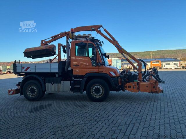 Autre Mercedes-Benz Unimog U 427 mit Mulag Kombinationmähwerk MKM 700