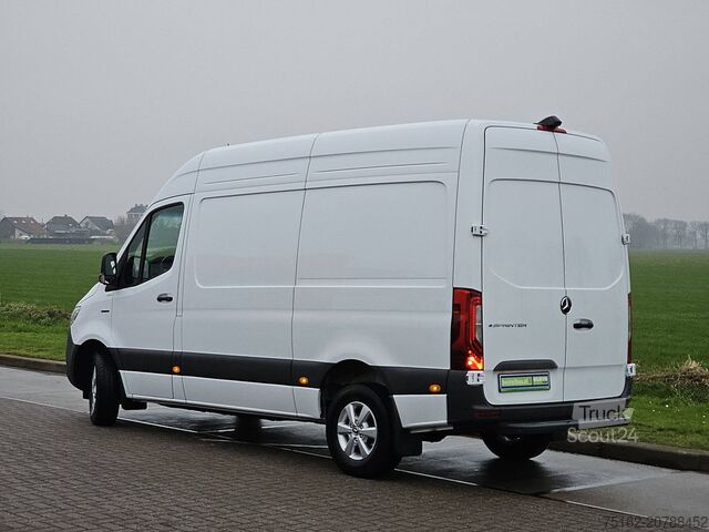 عربة ستيشن واغن ذات سقف مرتفع MERCEDES-BENZ ESPRINTER 320 L2H2 81 kWh LED
