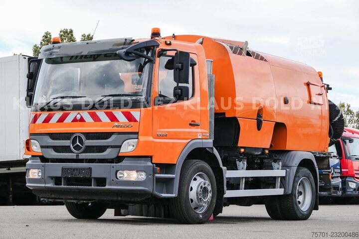 Veegmachine MERCEDES-BENZ Atego 1324 Straßenkehrmaschine Bucher