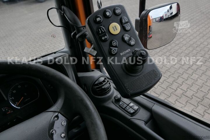 Veegmachine MERCEDES-BENZ Atego 1324 Straßenkehrmaschine Bucher