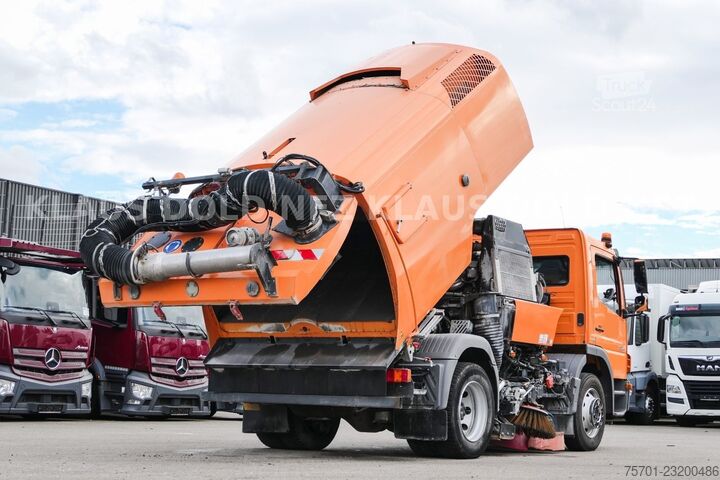 Veegmachine MERCEDES-BENZ Atego 1324 Straßenkehrmaschine Bucher