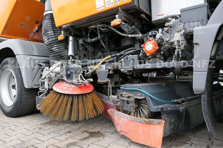 Veegmachine MERCEDES-BENZ Atego 1324 Straßenkehrmaschine Bucher