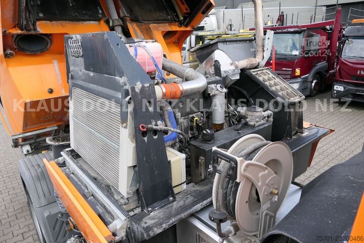Veegmachine MERCEDES-BENZ Atego 1324 Straßenkehrmaschine Bucher