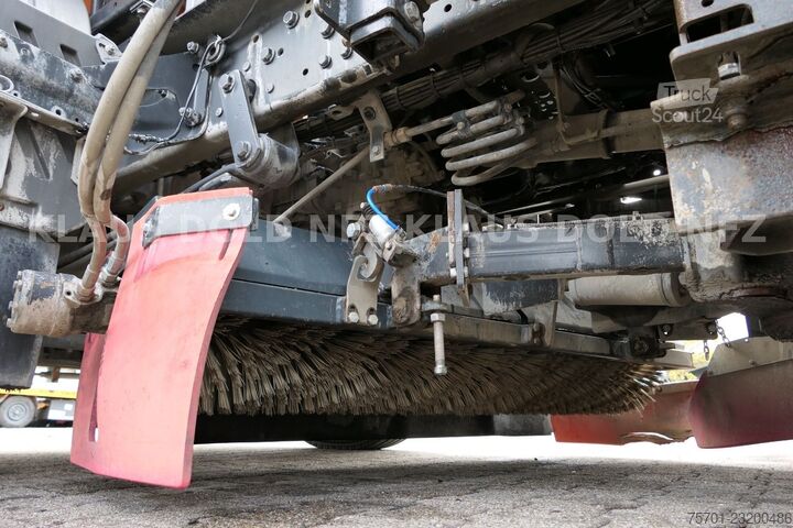 Ielu tīrīšanas mašīna MERCEDES-BENZ Atego 1324 Straßenkehrmaschine Bucher