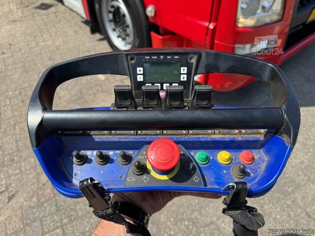 Vrachtwagen met kraan MAN TGX 26.480 XXL 6X2 HMF 2620 CRANE + BDF BODY + ...