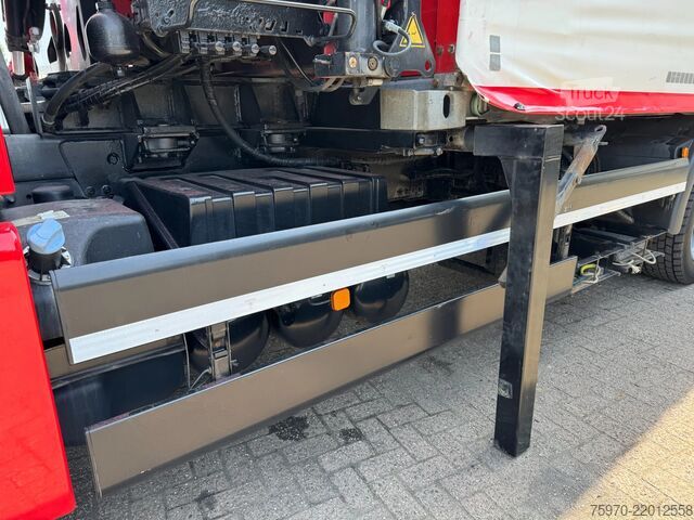 Vrachtwagen met kraan MAN TGX 26.480 XXL 6X2 HMF 2620 CRANE + BDF BODY + ...