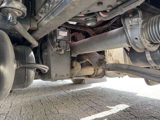 Vrachtwagen met kraan MAN TGX 26.480 XXL 6X2 HMF 2620 CRANE + BDF BODY + ...