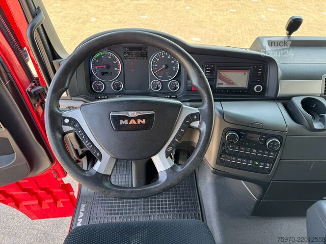 Vrachtwagen met kraan MAN TGX 26.480 XXL 6X2 HMF 2620 CRANE + BDF BODY + ...