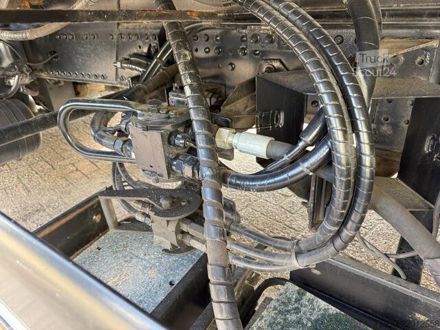 Vrachtwagen met kraan MAN TGX 26.480 XXL 6X2 HMF 2620 CRANE + BDF BODY + ...