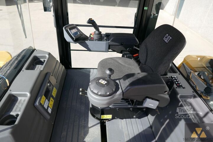 Tandemový válec Caterpillar CB10