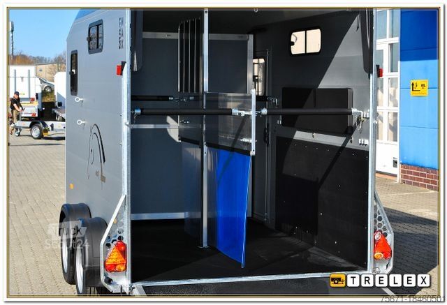 Horse transport trailer CHEVAL LIBERTE Multimax variable begehbare Sattelkammer