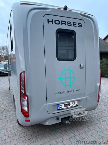 Renault KRISMAR samochód do przewozu 2 koni  