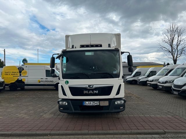 Transporter mit Koffer MAN TGL 8.220