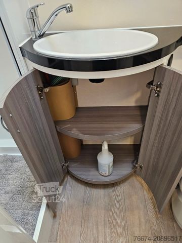 Teilintegriertes Wohnmobil HOBBY OPTIMA ONTOUR T70 SOLAR Markise Fahrradträger