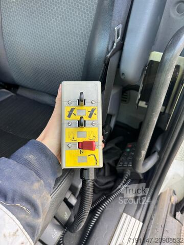 Kamyon üzerine monteli vinç Scania P320 + HIAB 144 + GARNIER Kiper