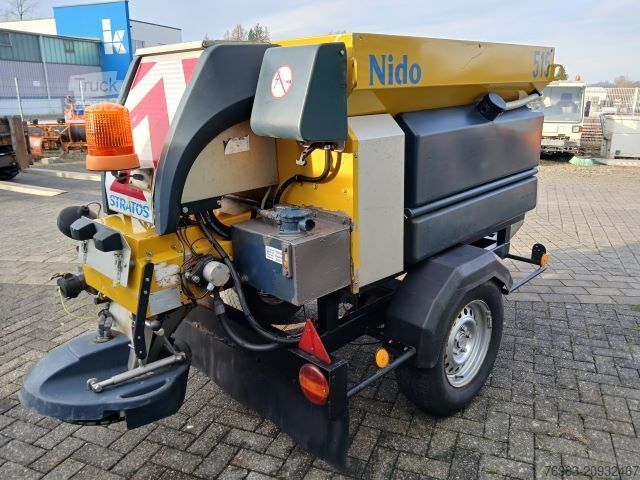 Ponyvával szerelt furgon SCHMIDT Nido Stratos Anhänger-Salzstreuer 0,8 cbm + FS