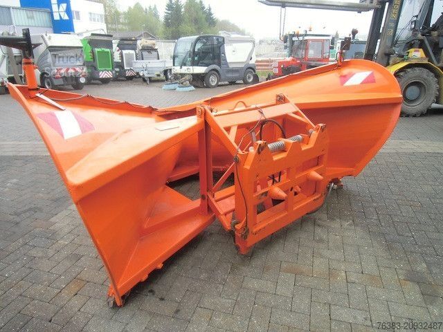 Camion bâché SCHMIDT Sicometal Spitzpflug 2,50 m Räumbreite