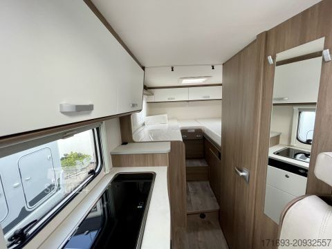 Daļēji integrēta kemperis Carado VAN V337 Pro+ MESSE ANGEBOTE ON TOP