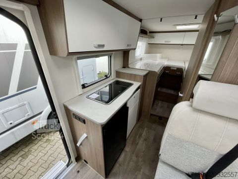 Daļēji integrēta kemperis Carado VAN V337 Pro+ MESSE ANGEBOTE ON TOP