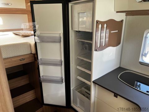 Напівінтегрований кемпер Bürstner Limited T 726 G