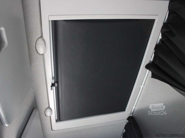 Вантажівка з платформою і тентом IVECO EUROCARGO 180E, EURO 6