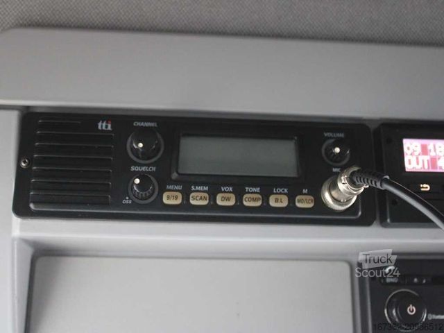 Вантажівка з платформою і тентом IVECO EUROCARGO 180E, EURO 6