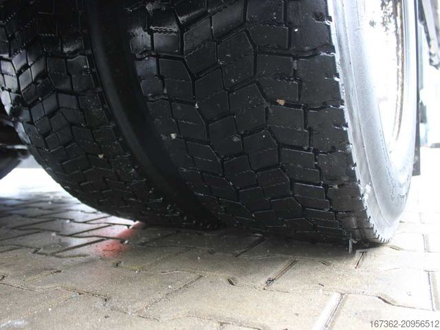 Вантажівка з платформою і тентом IVECO EUROCARGO 180E, EURO 6