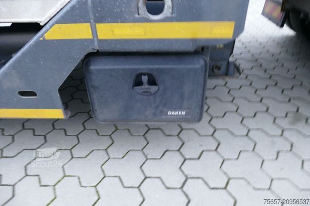 Polpriklopnik z nizko nakladalno ploščadjo GOLDHOFER 3-achs Satteltieflader mit zwei Radmulden