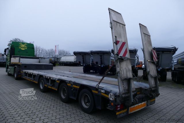 Polpriklopnik z nizko nakladalno ploščadjo GOLDHOFER 3-achs Satteltieflader mit zwei Radmulden