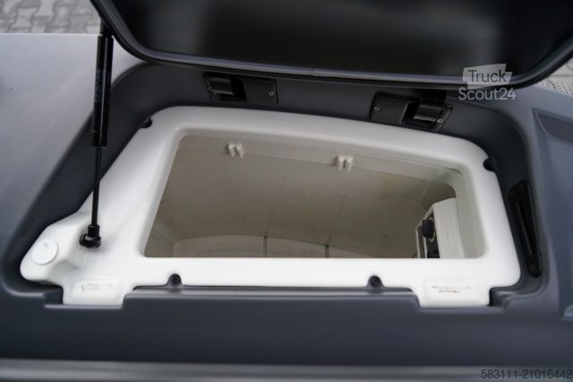 Bussi MERCEDES-BENZ TOURISMO RHD / EURO 6 / 12 METRÓW / SPROWADZONY