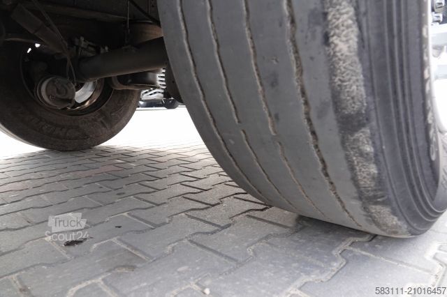 Rashladna poluprikolica KRONE KONTENER / KOFFER / 2021 ROK / OS PODNOSZONA 