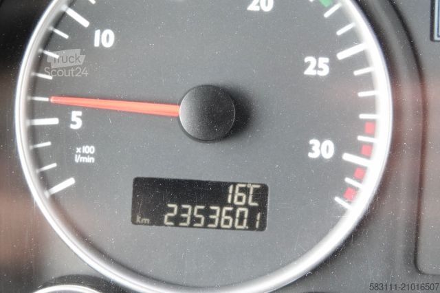 Jumbo vrachtwagen MAN MAN TGM 12.290 / 4x2 / CH?ODNIA 6,5 M / AGREGAT