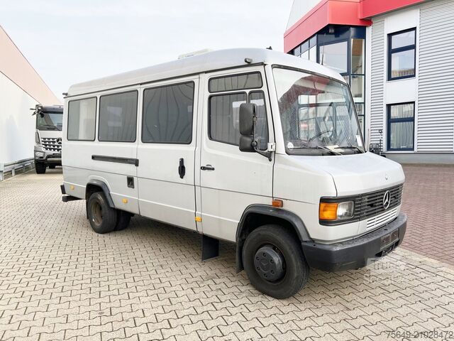 Autobus Mercedes-Benz 711 D-KA 4x2 711 D-KA 4x2, Standklima, 11-Sitze, 2 x on stock