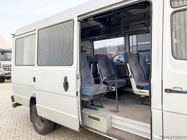 Autobus Mercedes-Benz 711 D-KA 4x2 711 D-KA 4x2, Standklima, 11-Sitze, 2 x on stock