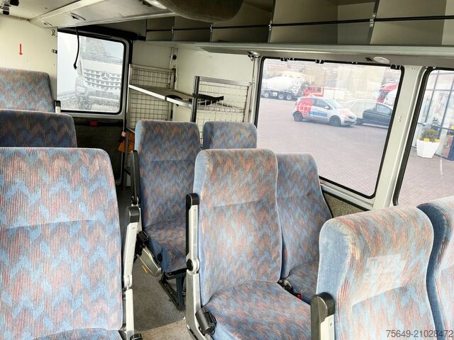 Autobus Mercedes-Benz 711 D-KA 4x2 711 D-KA 4x2, Standklima, 11-Sitze, 2 x on stock
