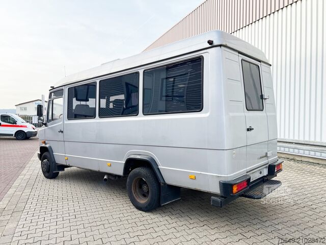 Autobus Mercedes-Benz 711 D-KA 4x2 711 D-KA 4x2, Standklima, 11-Sitze, 2 x on stock