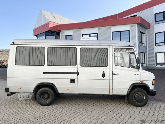 Autobus Mercedes-Benz 711 D-KA 4x2 711 D-KA 4x2, Standklima, 11-Sitze, 2 x on stock