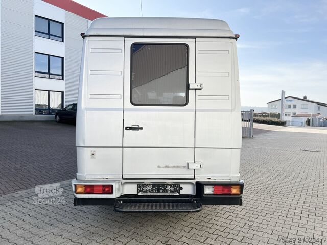 Autobus Mercedes-Benz 711 D-KA 4x2 711 D-KA 4x2, Standklima, 11-Sitze, 2 x on stock