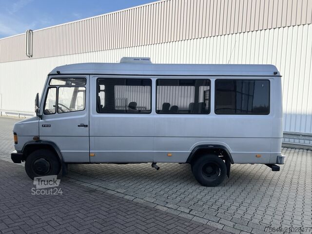 Autobus Mercedes-Benz 711 D-KA 4x2 711 D-KA 4x2, Standklima, 11-Sitze, 2 x on stock