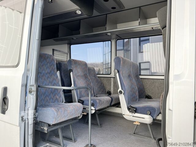 Autobus Mercedes-Benz 711 D-KA 4x2 711 D-KA 4x2, Standklima, 11-Sitze, 2 x on stock