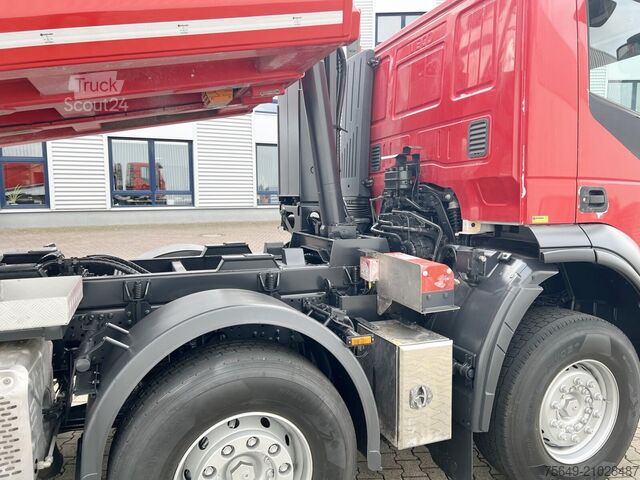 Camion à usage spécial Iveco-Magirus Trakker AD410T50 8x4 Trakker AD410T50 8x4, Stahlmulde ca. 16m³, hydr. Heckklappe