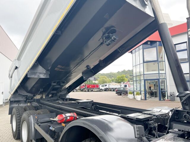 Camion à usage spécial Tatra Phoenix 8x8 Phoenix 8x8, Stahlmulde ca. 22m³, hydr. Heckklappe